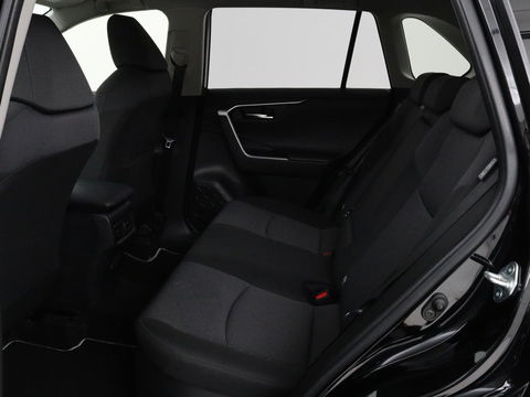 Toyota RAV4 2.5 Hybrid AWD Dynamic | Stoel & stuurverwarming | Trekhaak | Camera | Carplay | Full LED | Keyless | Navigatie