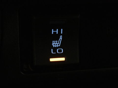 Toyota RAV4 2.5 Hybrid AWD Dynamic | Stoel & stuurverwarming | Trekhaak | Camera | Carplay | Full LED | Keyless | Navigatie