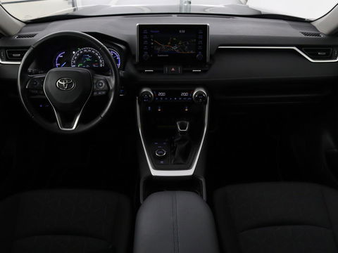 Toyota RAV4 2.5 Hybrid AWD Dynamic | Stoel & stuurverwarming | Trekhaak | Camera | Carplay | Full LED | Keyless | Navigatie