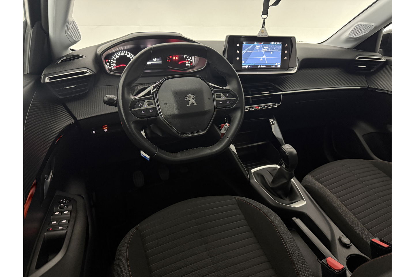 Peugeot 208 1.2 PureTech Airco Carplay Cruise LED Navigatie 16"LMV PDC