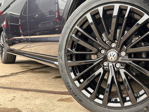 Volkswagen Transporter 2.0 TDI L2H1 28 Bulli DC | LED | AUT | Dig. Cockpit |  ADAPTIVE CRUISE | 19 INCH | BEKLEDE LAADRUIMTE | CARPLAY |