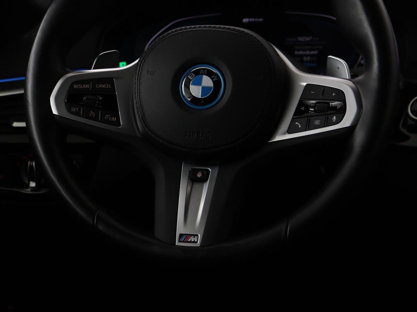 BMW 5 Serie 530e xDrive M Sport | Leder | Stoel & stuurverwarming | Sfeerverlichting | Adaptief LED | Carplay | Camera | Live cockpit | Navigatie