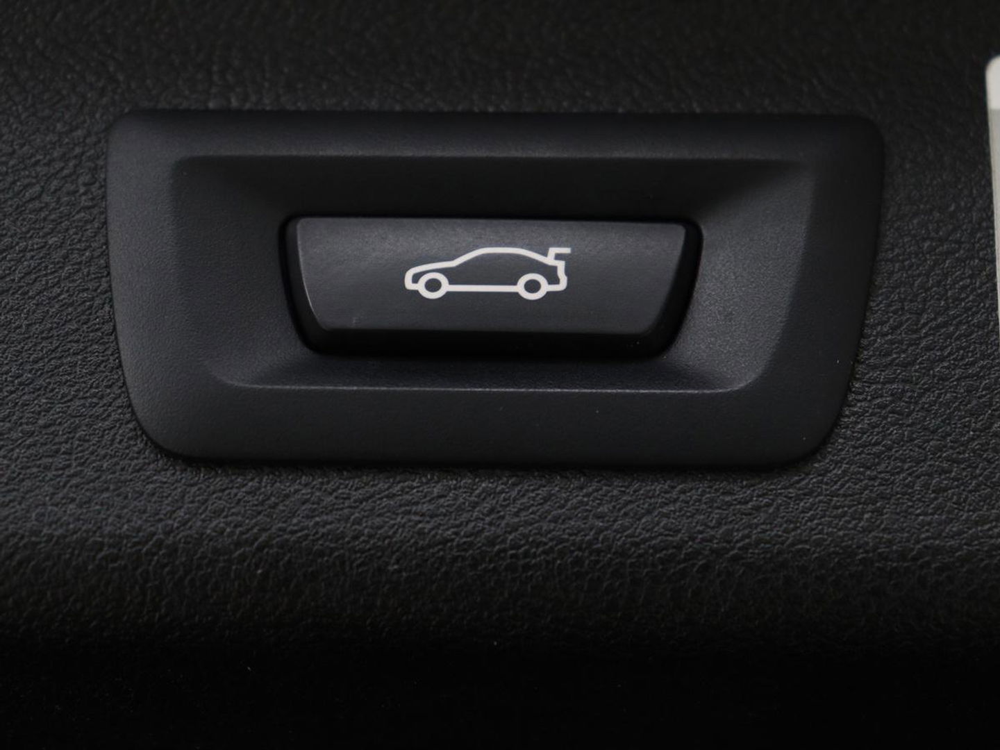 BMW 5 Serie 530e xDrive M Sport | Leder | Stoel & stuurverwarming | Sfeerverlichting | Adaptief LED | Carplay | Camera | Live cockpit | Navigatie