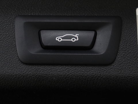 BMW 5 Serie 530e xDrive M Sport | Leder | Stoel & stuurverwarming | Sfeerverlichting | Adaptief LED | Carplay | Camera | Live cockpit | Navigatie