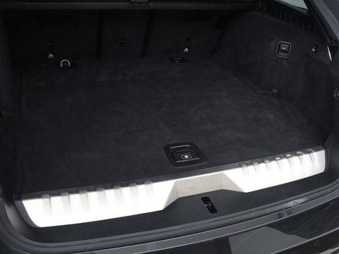 BMW 5 Serie 530e xDrive M Sport | Leder | Stoel & stuurverwarming | Sfeerverlichting | Adaptief LED | Carplay | Camera | Live cockpit | Navigatie