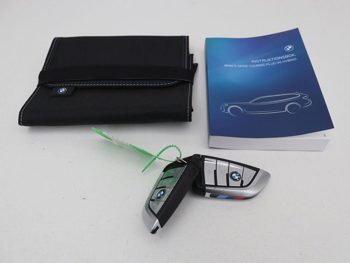 BMW 5 Serie 530e xDrive M Sport | Leder | Stoel & stuurverwarming | Sfeerverlichting | Adaptief LED | Carplay | Camera | Live cockpit | Navigatie