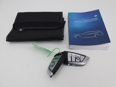 BMW 5 Serie 530e xDrive M Sport | Leder | Stoel & stuurverwarming | Sfeerverlichting | Adaptief LED | Carplay | Camera | Live cockpit | Navigatie