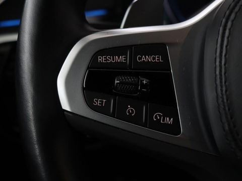 BMW 5 Serie 530e xDrive M Sport | Leder | Stoel & stuurverwarming | Sfeerverlichting | Adaptief LED | Carplay | Camera | Live cockpit | Navigatie