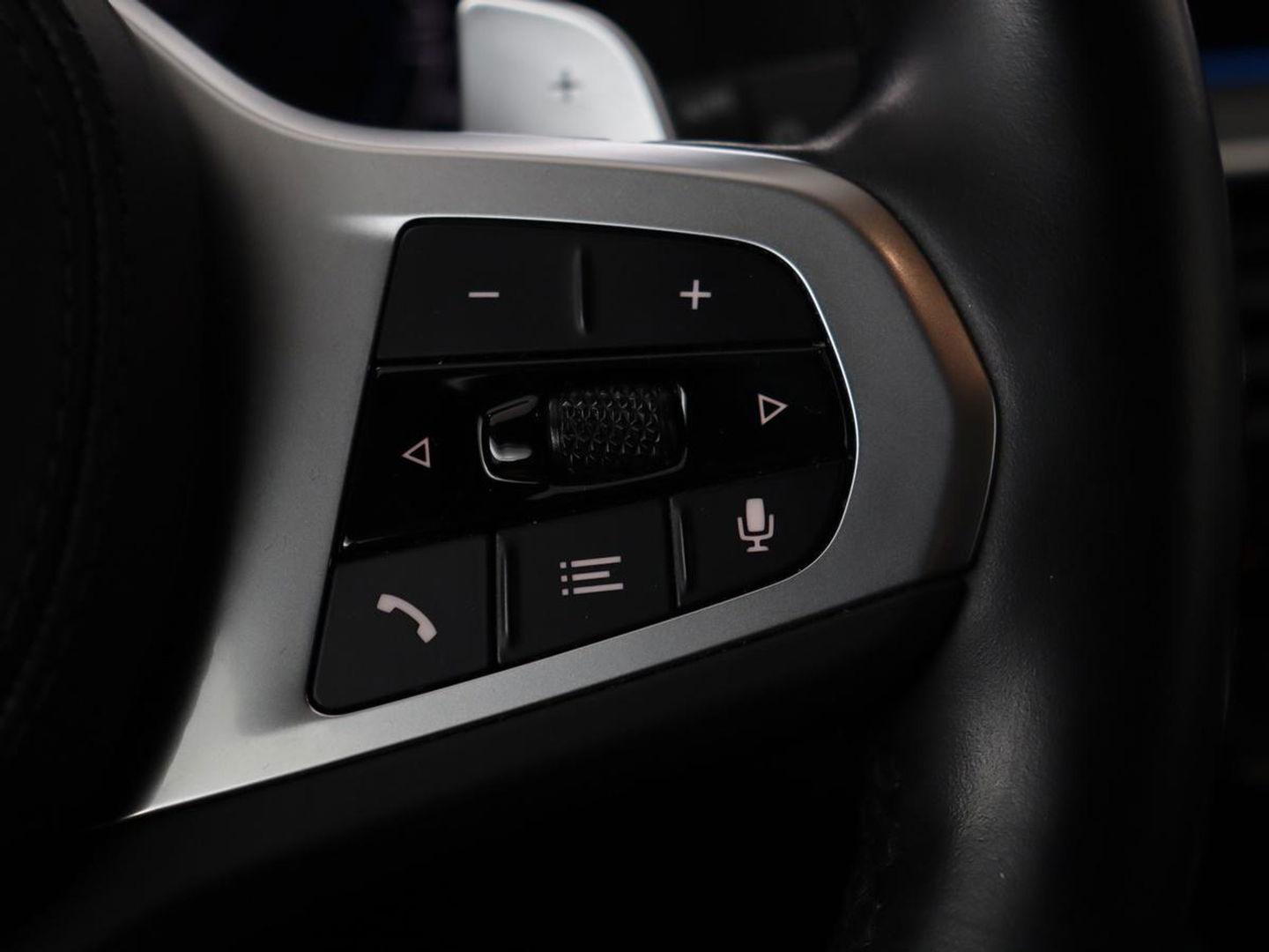 BMW 5 Serie 530e xDrive M Sport | Leder | Stoel & stuurverwarming | Sfeerverlichting | Adaptief LED | Carplay | Camera | Live cockpit | Navigatie