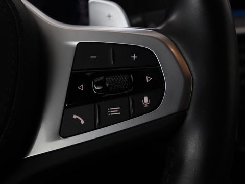 BMW 5 Serie 530e xDrive M Sport | Leder | Stoel & stuurverwarming | Sfeerverlichting | Adaptief LED | Carplay | Camera | Live cockpit | Navigatie