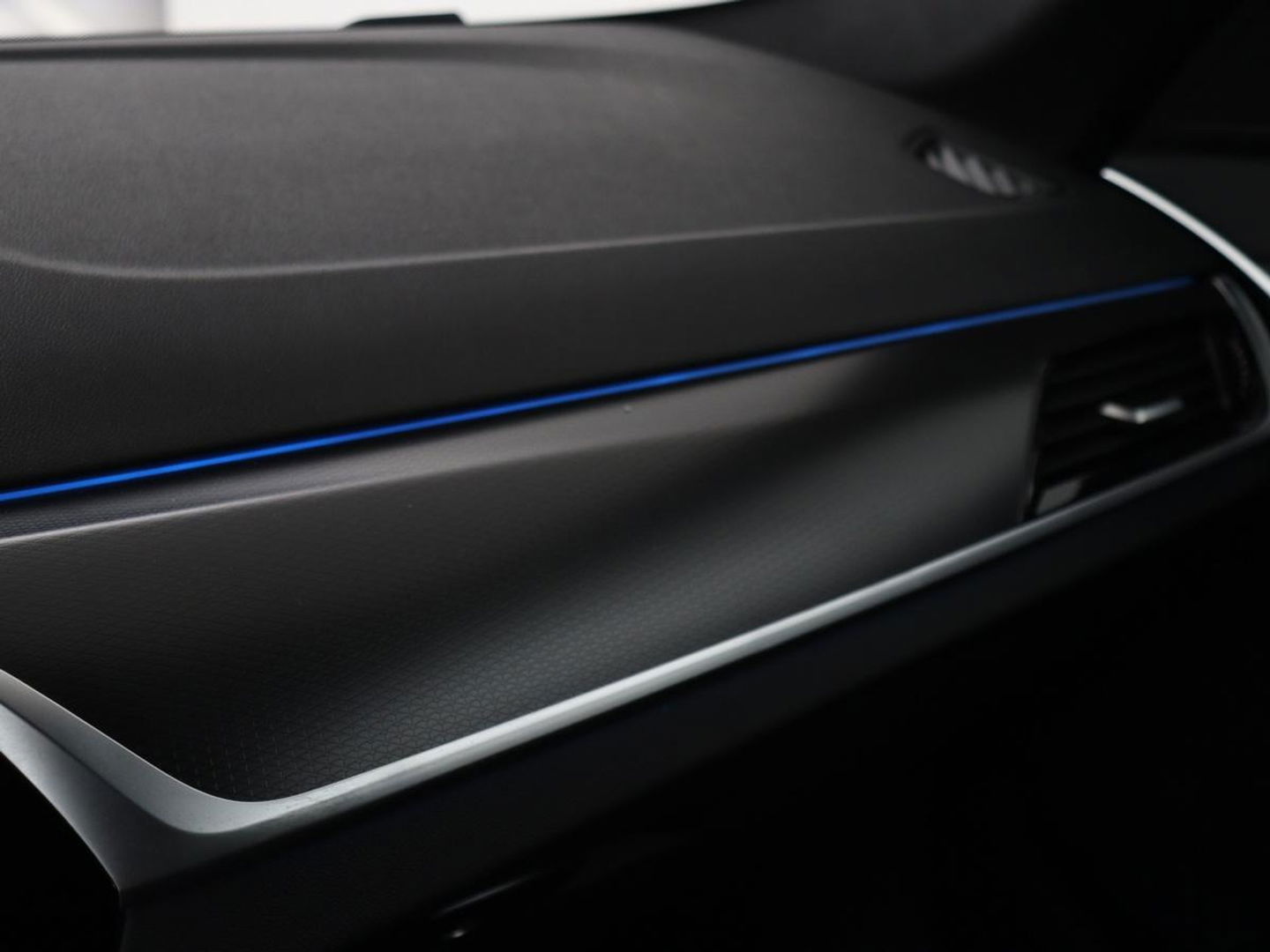 BMW 5 Serie 530e xDrive M Sport | Leder | Stoel & stuurverwarming | Sfeerverlichting | Adaptief LED | Carplay | Camera | Live cockpit | Navigatie
