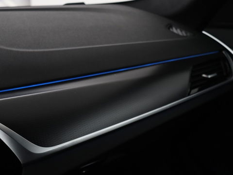 BMW 5 Serie 530e xDrive M Sport | Leder | Stoel & stuurverwarming | Sfeerverlichting | Adaptief LED | Carplay | Camera | Live cockpit | Navigatie
