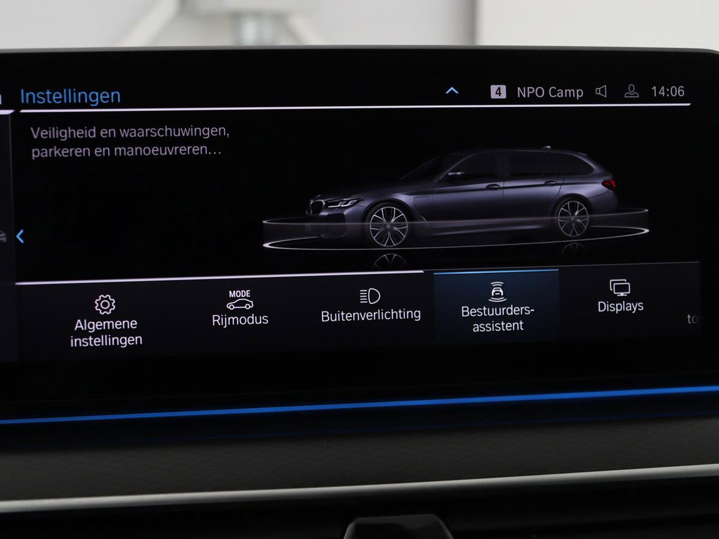 BMW 5 Serie 530e xDrive M Sport | Leder | Stoel & stuurverwarming | Sfeerverlichting | Adaptief LED | Carplay | Camera | Live cockpit | Navigatie