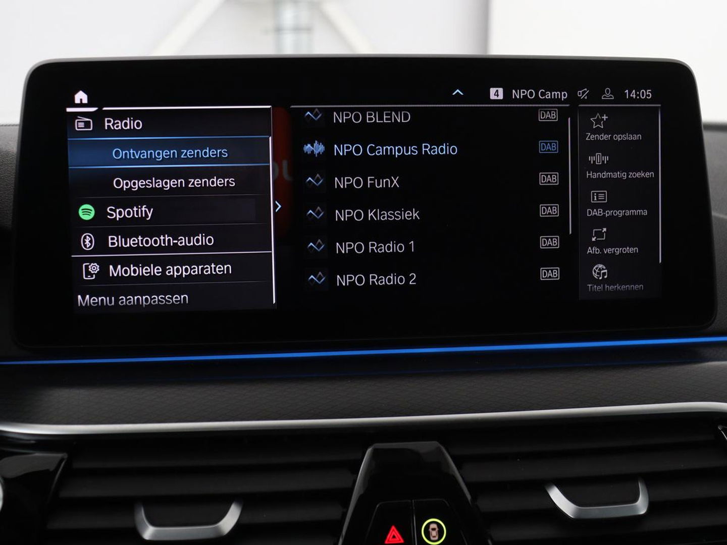 BMW 5 Serie 530e xDrive M Sport | Leder | Stoel & stuurverwarming | Sfeerverlichting | Adaptief LED | Carplay | Camera | Live cockpit | Navigatie
