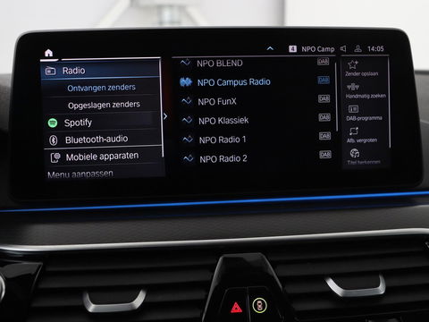 BMW 5 Serie 530e xDrive M Sport | Leder | Stoel & stuurverwarming | Sfeerverlichting | Adaptief LED | Carplay | Camera | Live cockpit | Navigatie