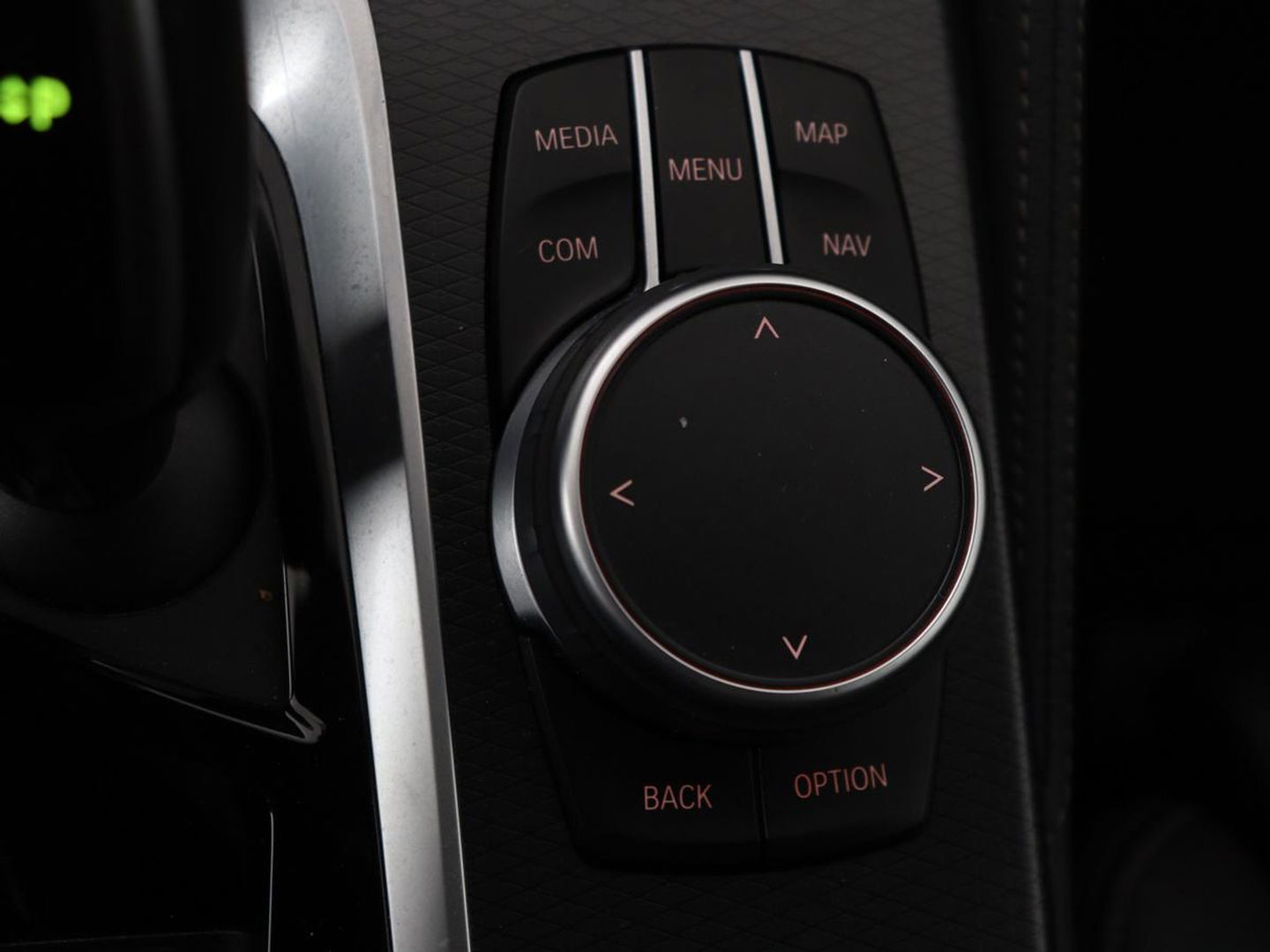 BMW 5 Serie 530e xDrive M Sport | Leder | Stoel & stuurverwarming | Sfeerverlichting | Adaptief LED | Carplay | Camera | Live cockpit | Navigatie