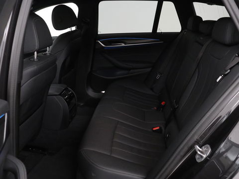BMW 5 Serie 530e xDrive M Sport | Leder | Stoel & stuurverwarming | Sfeerverlichting | Adaptief LED | Carplay | Camera | Live cockpit | Navigatie