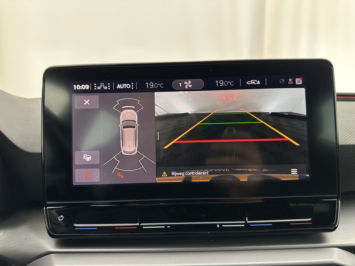SEAT Leon Sportstourer 1.5 eTSI FR Launch Edition Aut. *FULL-LED | DIGI-COCKPIT | NAVI-FULLMAP | LEATHER-MICROFIBRE | CARPLAY | KEYLESS | SHIFT-PADDLES | SPORT-SEATS | HEATED-SEATS | AMBIENT-LIGHT | CAMERA | ECC | PDC | CRUISE | TOWBAR | 17'
