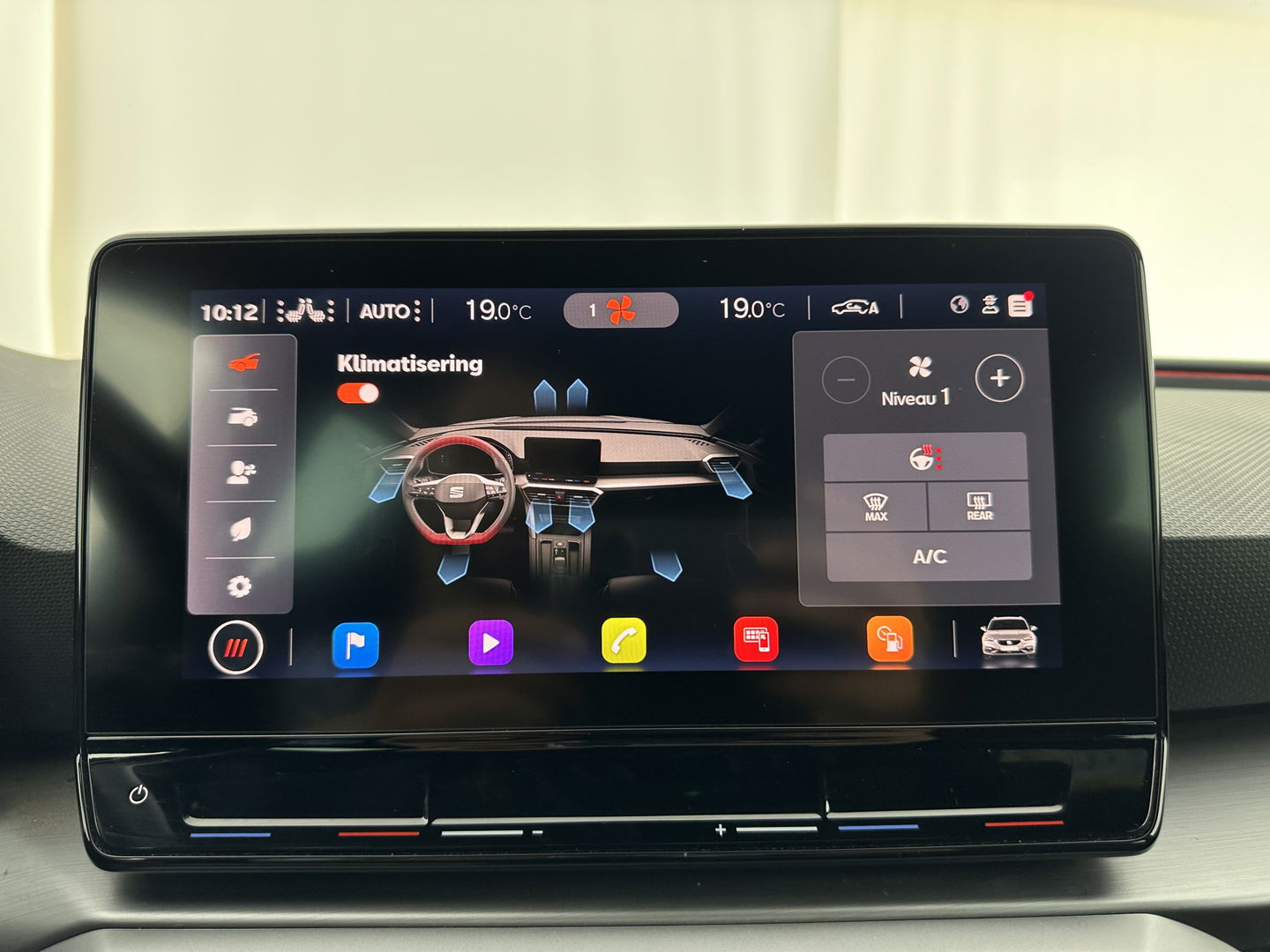SEAT Leon Sportstourer 1.5 eTSI FR Launch Edition Aut. *FULL-LED | DIGI-COCKPIT | NAVI-FULLMAP | LEATHER-MICROFIBRE | CARPLAY | KEYLESS | SHIFT-PADDLES | SPORT-SEATS | HEATED-SEATS | AMBIENT-LIGHT | CAMERA | ECC | PDC | CRUISE | TOWBAR | 17'