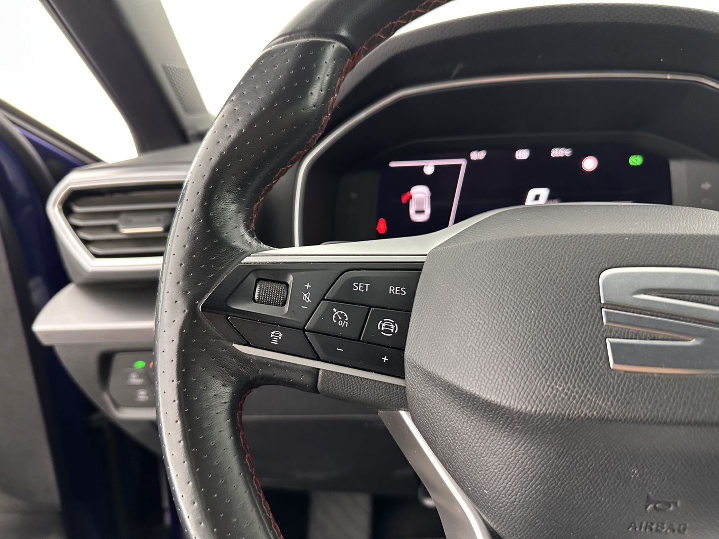SEAT Leon Sportstourer 1.5 eTSI FR Launch Edition Aut. *FULL-LED | DIGI-COCKPIT | NAVI-FULLMAP | SPORT-SEATS | HEATED-SEATS | AMBIENT-LIGHT | CAMERA | ECC | PDC | CRUISE | 17''ALU*