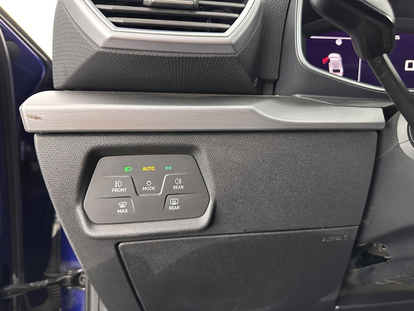 SEAT Leon Sportstourer 1.5 eTSI FR Launch Edition Aut. *FULL-LED | DIGI-COCKPIT | NAVI-FULLMAP | LEATHER-MICROFIBRE | CARPLAY | KEYLESS | SHIFT-PADDLES | SPORT-SEATS | HEATED-SEATS | AMBIENT-LIGHT | CAMERA | ECC | PDC | CRUISE | TOWBAR | 17'