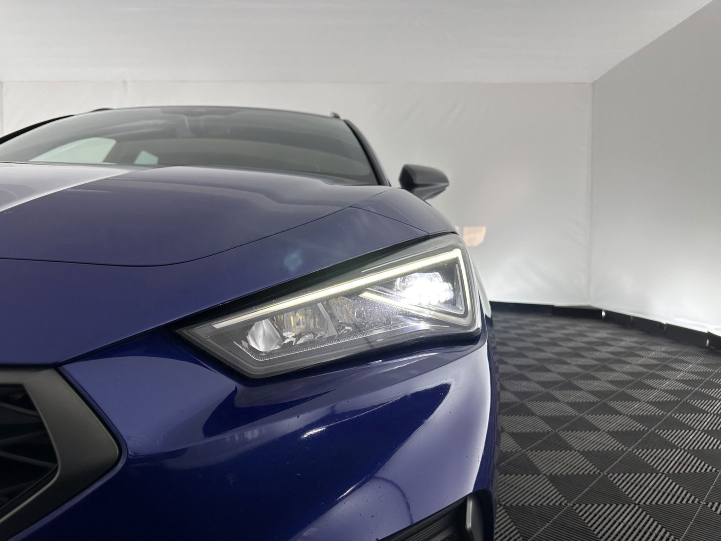 SEAT Leon Sportstourer 1.5 eTSI FR Launch Edition Aut. *FULL-LED | DIGI-COCKPIT | NAVI-FULLMAP | SPORT-SEATS | HEATED-SEATS | AMBIENT-LIGHT | CAMERA | ECC | PDC | CRUISE | 17''ALU*