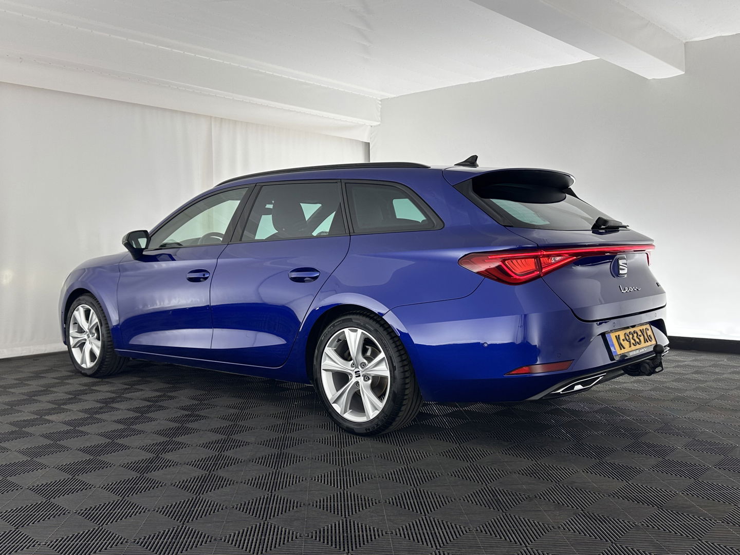 SEAT Leon Sportstourer 1.5 eTSI FR Launch Edition Aut. *FULL-LED | DIGI-COCKPIT | NAVI-FULLMAP | SPORT-SEATS | HEATED-SEATS | AMBIENT-LIGHT | CAMERA | ECC | PDC | CRUISE | 17''ALU*