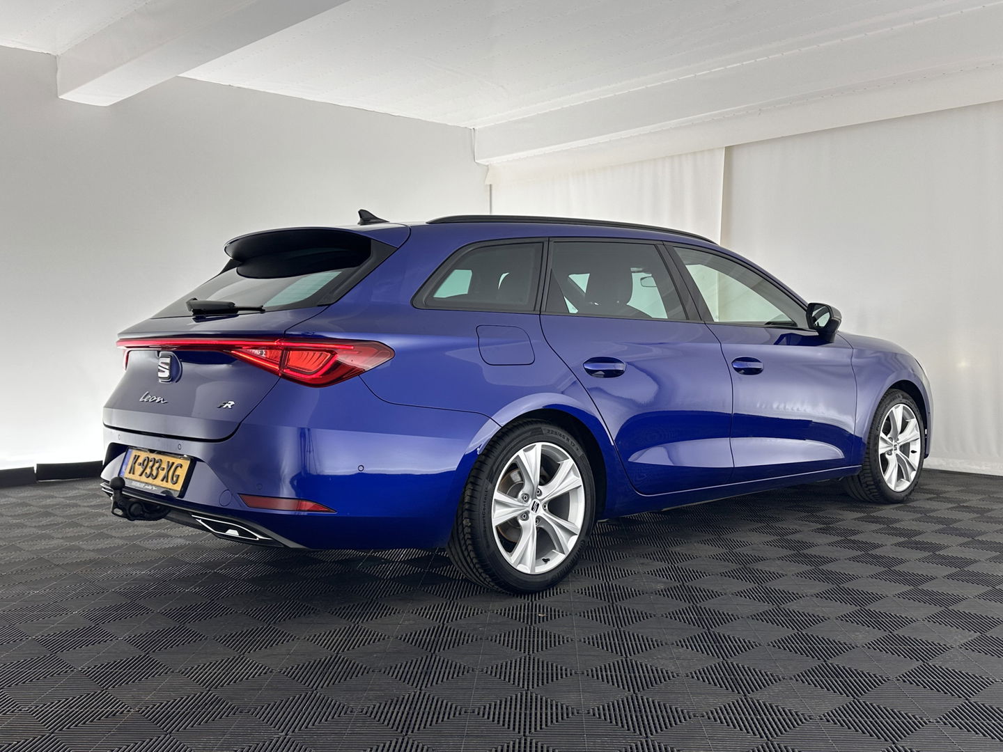 SEAT Leon Sportstourer 1.5 eTSI FR Launch Edition Aut. *FULL-LED | DIGI-COCKPIT | NAVI-FULLMAP | SPORT-SEATS | HEATED-SEATS | AMBIENT-LIGHT | CAMERA | ECC | PDC | CRUISE | 17''ALU*