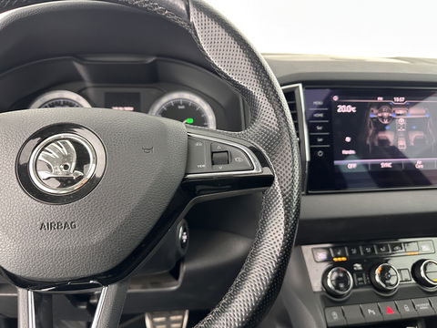 Škoda Karoq 1.5 TSI ACT Business Edition Aut. *PANO | 1/2LEATHER | FULL-LED | NAVI-FULLMAP | KEYLESS | COMFORT-SEATS | CAMERA | DAB+ | ECC | PDC | CRUISE | 18''ALU | TOWBAR*