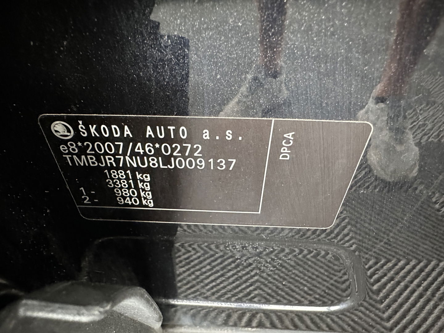 Škoda Karoq 1.5 TSI ACT Business Edition Aut. *PANO | 1/2LEATHER | FULL-LED | NAVI-FULLMAP | KEYLESS | COMFORT-SEATS | CAMERA | DAB+ | ECC | PDC | CRUISE | 18''ALU | TOWBAR*