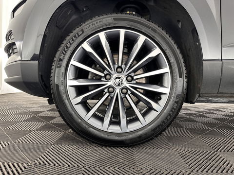 Škoda Karoq 1.5 TSI ACT Business Edition Aut. *PANO | 1/2LEATHER | FULL-LED | NAVI-FULLMAP | KEYLESS | COMFORT-SEATS | CAMERA | DAB+ | ECC | PDC | CRUISE | 18''ALU | TOWBAR*