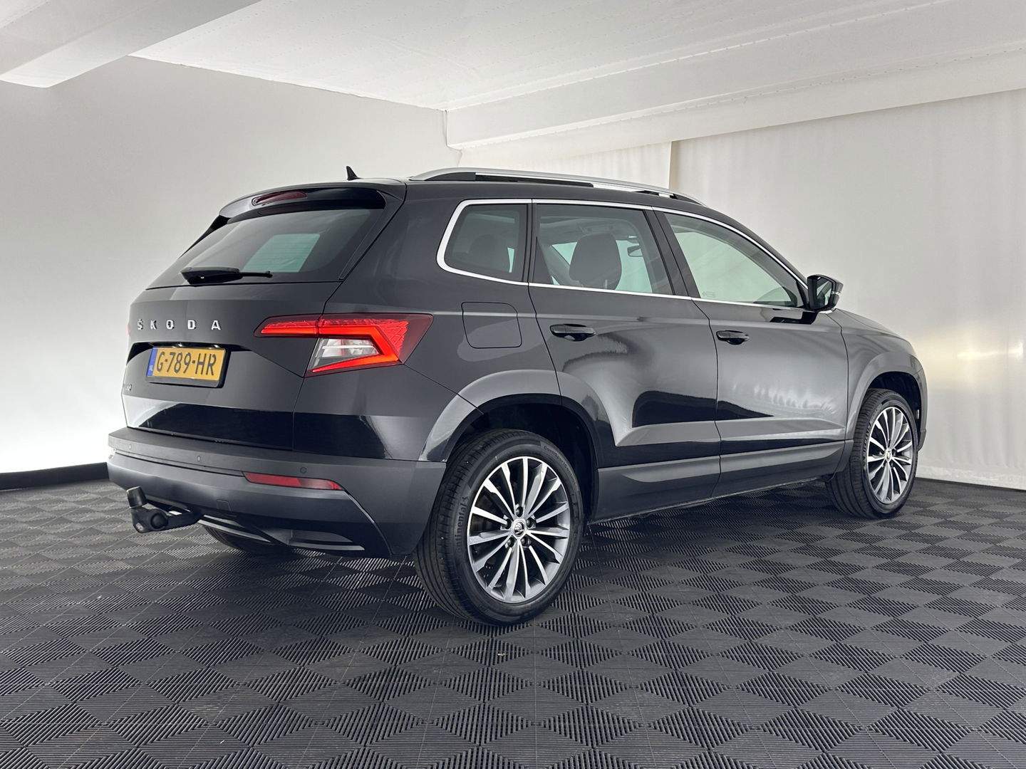 Škoda Karoq 1.5 TSI ACT Business Edition Aut. *PANO | 1/2LEATHER | FULL-LED | NAVI-FULLMAP | KEYLESS | COMFORT-SEATS | CAMERA | DAB+ | ECC | PDC | CRUISE | 18''ALU | TOWBAR*