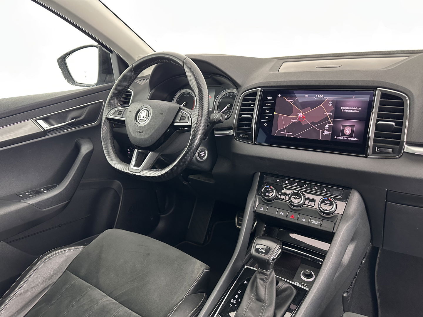 Škoda Karoq 1.5 TSI ACT Business Edition Aut. *PANO | 1/2LEATHER | FULL-LED | NAVI-FULLMAP | KEYLESS | COMFORT-SEATS | CAMERA | DAB+ | ECC | PDC | CRUISE | 18''ALU | TOWBAR*