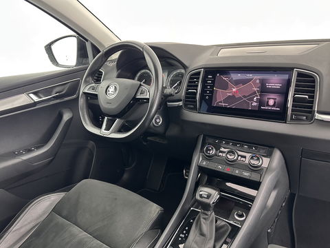 Škoda Karoq 1.5 TSI ACT Business Edition Aut. *PANO | 1/2LEATHER | FULL-LED | NAVI-FULLMAP | KEYLESS | COMFORT-SEATS | CAMERA | DAB+ | ECC | PDC | CRUISE | 18''ALU | TOWBAR*