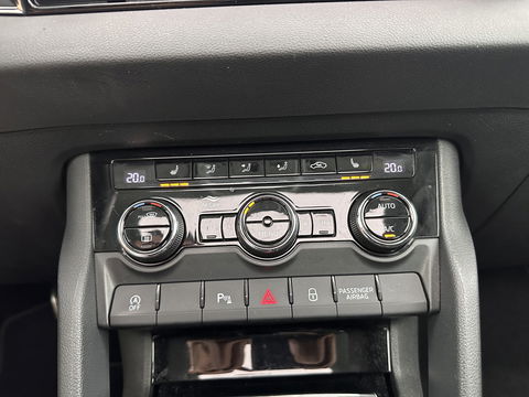 Škoda Karoq 1.5 TSI ACT Business Edition Aut. *PANO | 1/2LEATHER | FULL-LED | NAVI-FULLMAP | KEYLESS | COMFORT-SEATS | CAMERA | DAB+ | ECC | PDC | CRUISE | 18''ALU | TOWBAR*