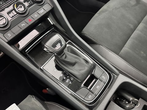 Škoda Karoq 1.5 TSI ACT Business Edition Aut. *PANO | 1/2LEATHER | FULL-LED | NAVI-FULLMAP | KEYLESS | COMFORT-SEATS | CAMERA | DAB+ | ECC | PDC | CRUISE | 18''ALU | TOWBAR*