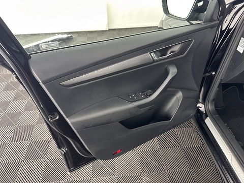Škoda Karoq 1.5 TSI ACT Business Edition Aut. *PANO | 1/2LEATHER | FULL-LED | NAVI-FULLMAP | KEYLESS | COMFORT-SEATS | CAMERA | DAB+ | ECC | PDC | CRUISE | 18''ALU | TOWBAR*