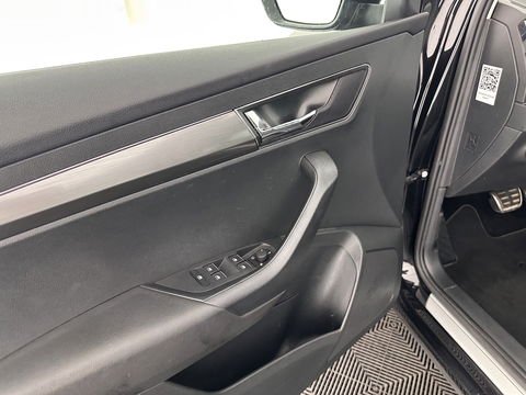 Škoda Karoq 1.5 TSI ACT Business Edition Aut. *PANO | 1/2LEATHER | FULL-LED | NAVI-FULLMAP | KEYLESS | COMFORT-SEATS | CAMERA | DAB+ | ECC | PDC | CRUISE | 18''ALU | TOWBAR*
