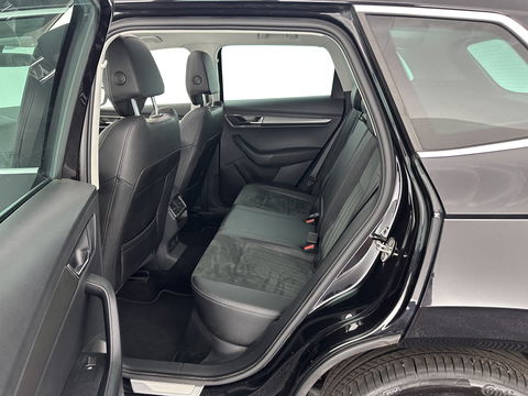 Škoda Karoq 1.5 TSI ACT Business Edition Aut. *PANO | 1/2LEATHER | FULL-LED | NAVI-FULLMAP | KEYLESS | COMFORT-SEATS | CAMERA | DAB+ | ECC | PDC | CRUISE | 18''ALU | TOWBAR*