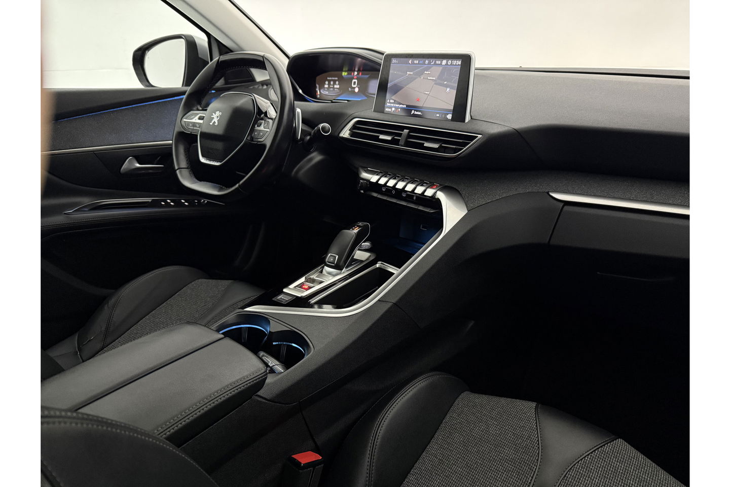 Peugeot 3008 1.2 PureTech 360Camera Sfeer LED Virtual Carplay Trekhaak Navi Clima Cruise PDC 19"LMV