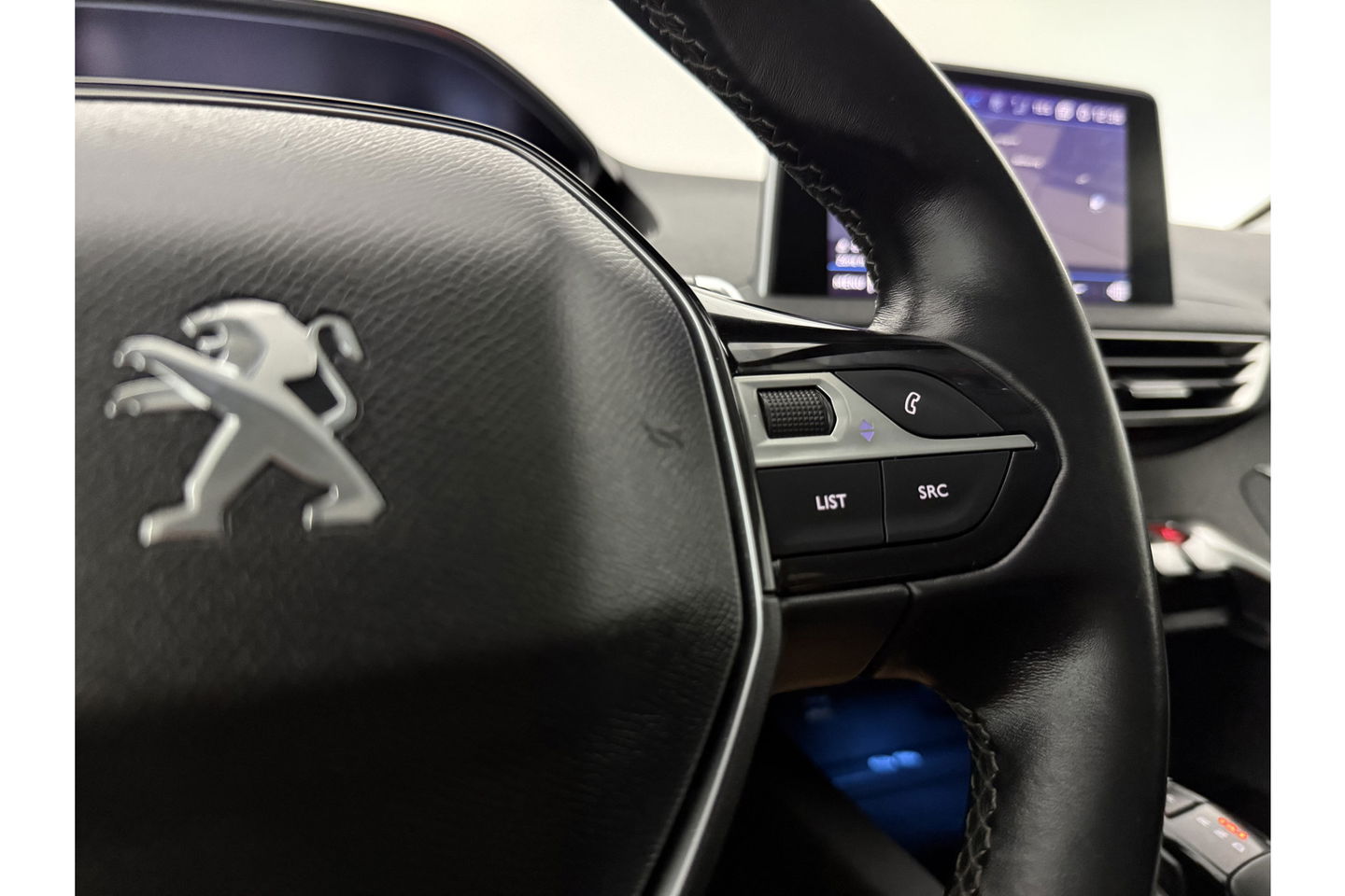 Peugeot 3008 1.2 PureTech 360Camera Sfeer LED Virtual Carplay Trekhaak Navi Clima Cruise PDC 19"LMV