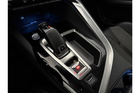 Peugeot 3008 1.2 PureTech 360Camera Sfeer LED Virtual Carplay Trekhaak Navi Clima Cruise PDC 19"LMV
