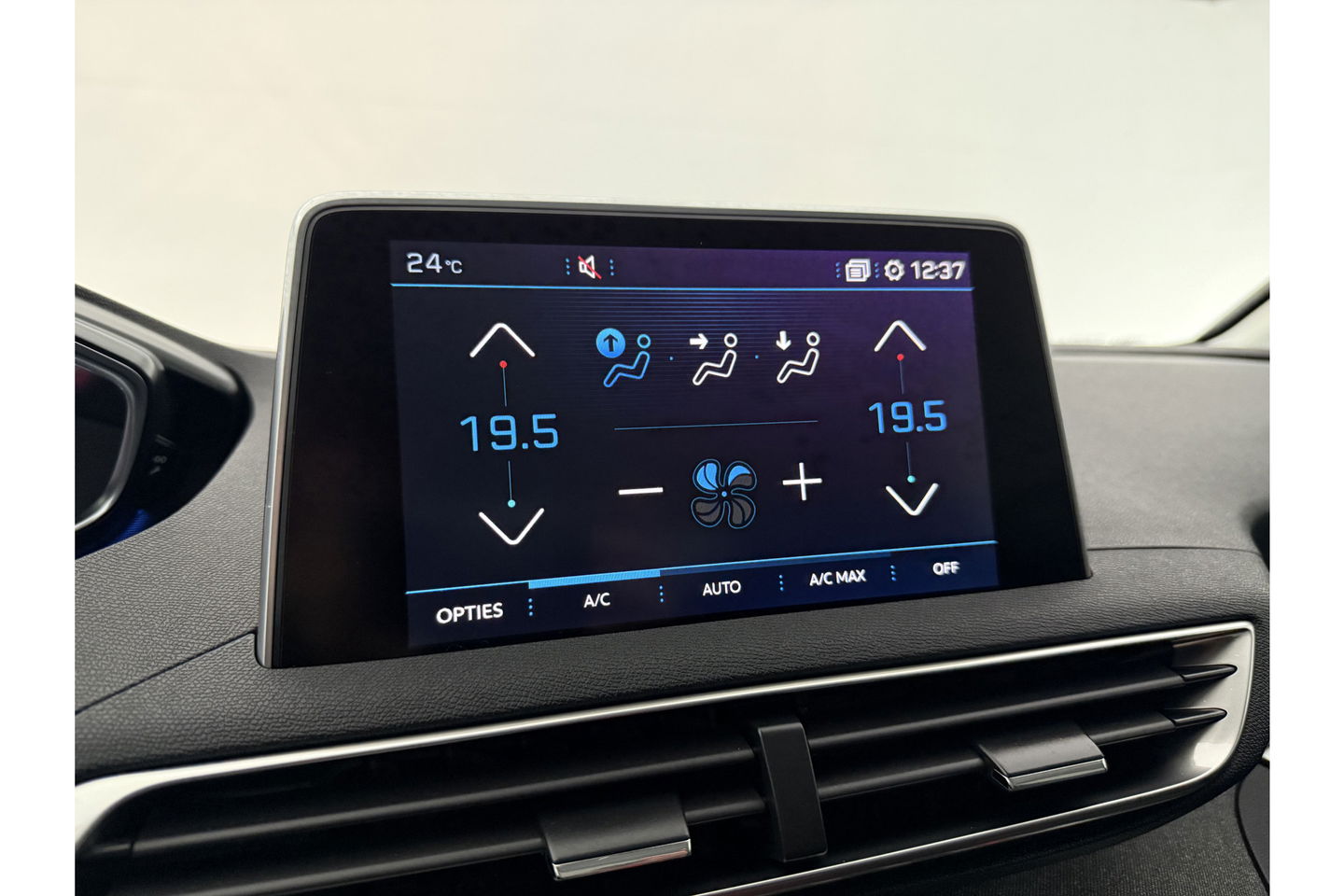 Peugeot 3008 1.2 PureTech 360Camera Sfeer LED Virtual Carplay Trekhaak Navi Clima Cruise PDC 19"LMV