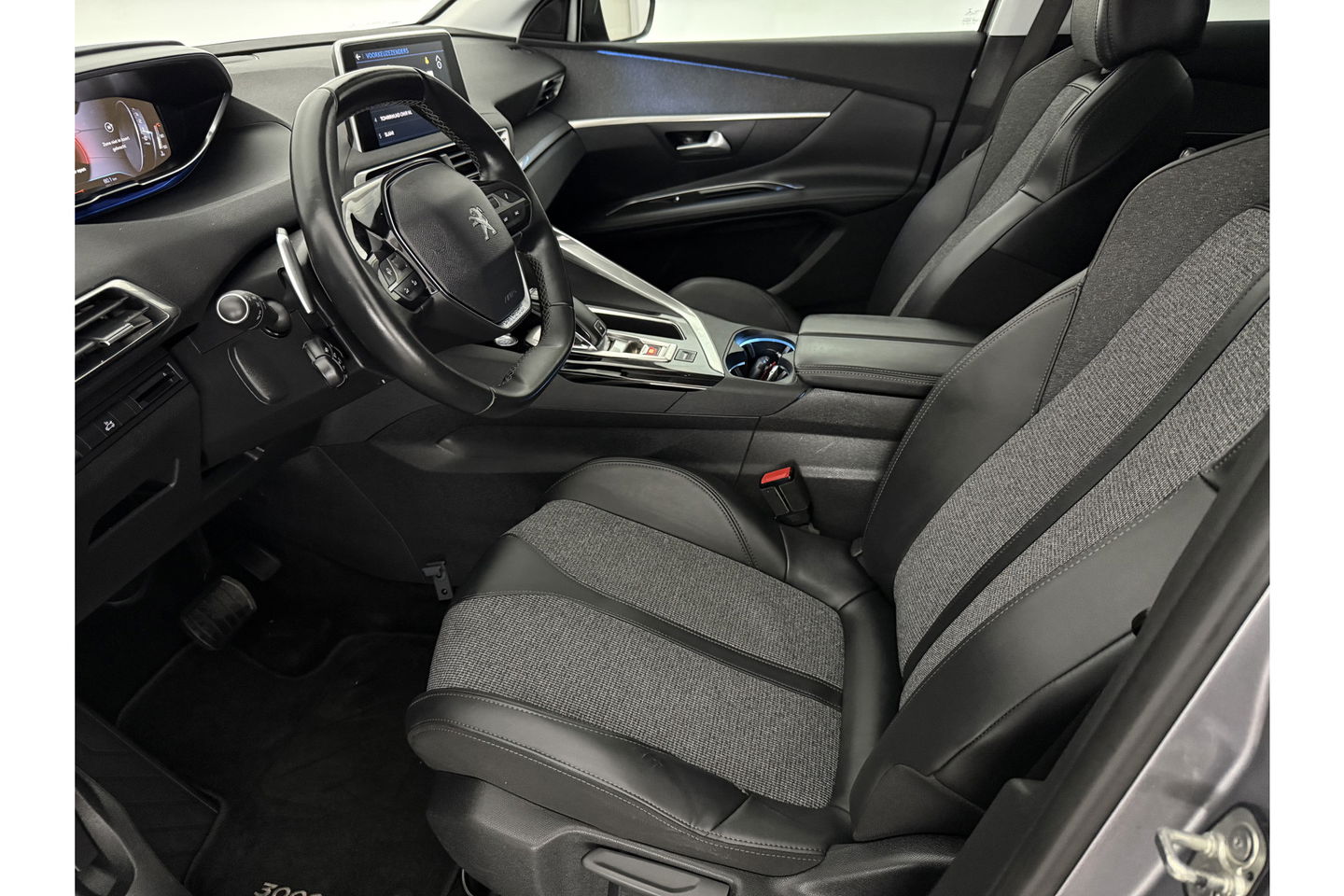 Peugeot 3008 1.2 PureTech 360Camera Sfeer LED Virtual Carplay Trekhaak Navi Clima Cruise PDC 19"LMV