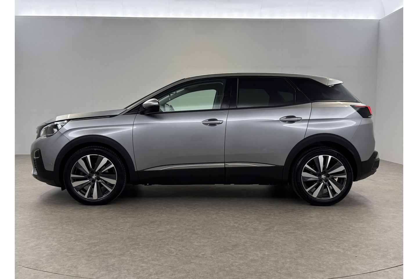 Peugeot 3008 1.2 PureTech 360Camera Sfeer LED Virtual Carplay Trekhaak Navi Clima Cruise PDC 19"LMV