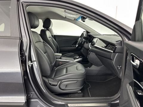 Kia e-Niro ExecutiveLine 64 kWh [ 3-Fase ] (INCL-BTW) Aut. *LUXURY-LEATHER | JBL-AUDIO | FULL-LED | NAVI-FULLMAP | DAB | ADAPT.CRUISE | CAMERA | MEMORY-PACK | LANE-ASSIST | CCS-FASTLOADER | KEYLESS | DIGI-COCKPIT | 17"ALU*