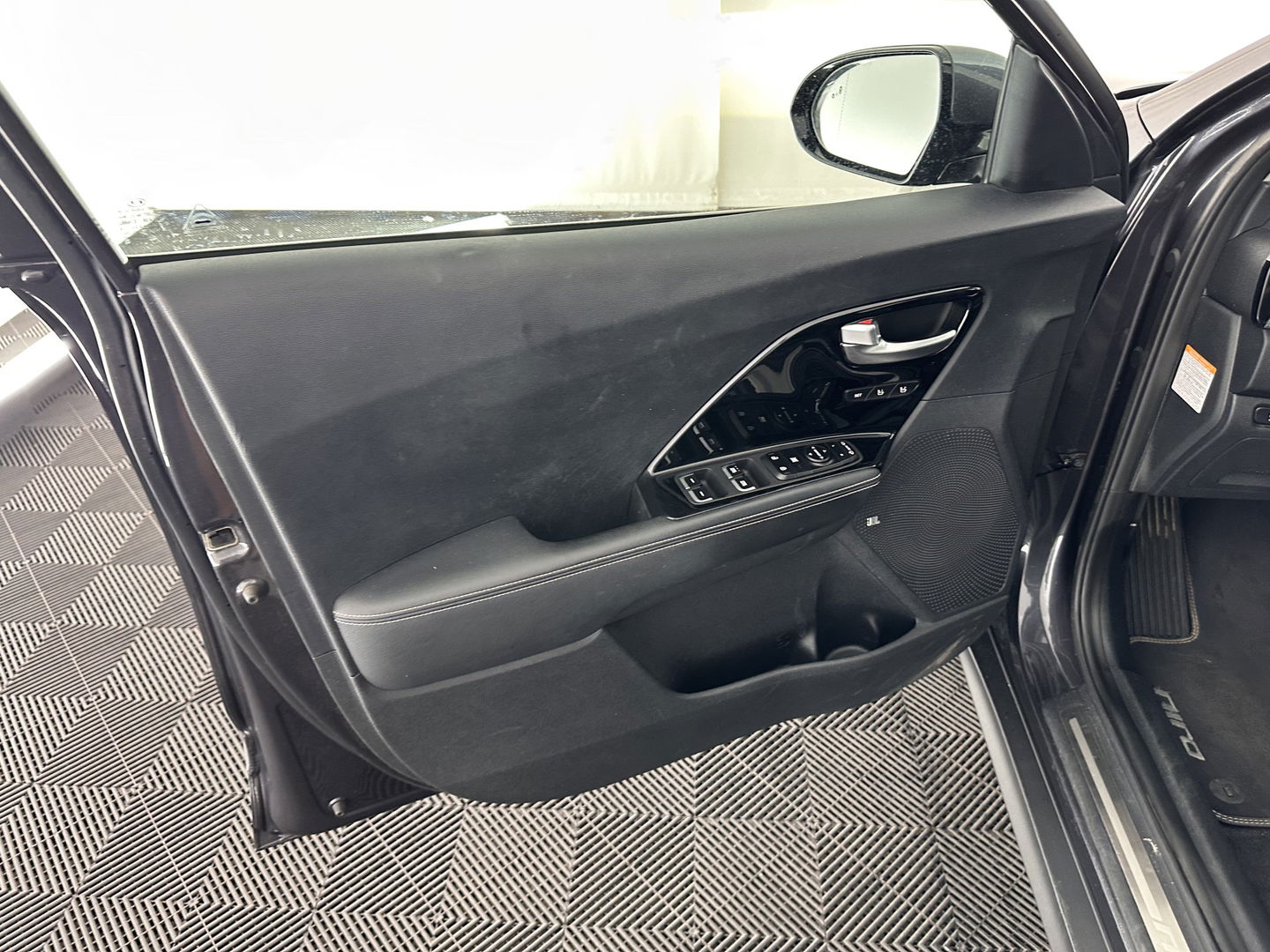 Kia e-Niro ExecutiveLine 64 kWh [ 3-Fase ] (INCL-BTW) Aut. *LUXURY-LEATHER | JBL-AUDIO | FULL-LED | NAVI-FULLMAP | DAB | ADAPT.CRUISE | CAMERA | MEMORY-PACK | LANE-ASSIST | CCS-FASTLOADER | KEYLESS | DIGI-COCKPIT | 17"ALU*