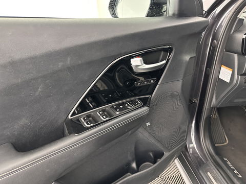 Kia e-Niro ExecutiveLine 64 kWh [ 3-Fase ] (INCL-BTW) Aut. *LUXURY-LEATHER | JBL-AUDIO | FULL-LED | NAVI-FULLMAP | DAB | ADAPT.CRUISE | CAMERA | MEMORY-PACK | LANE-ASSIST | CCS-FASTLOADER | KEYLESS | DIGI-COCKPIT | 17"ALU*