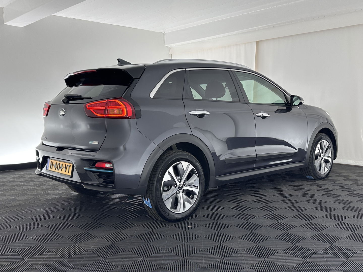 Kia e-Niro ExecutiveLine 64 kWh [ 3-Fase ] (INCL-BTW) Aut. *LUXURY-LEATHER | JBL-AUDIO | FULL-LED | NAVI-FULLMAP | DAB | ADAPT.CRUISE | CAMERA | MEMORY-PACK | LANE-ASSIST | CCS-FASTLOADER | KEYLESS | DIGI-COCKPIT | 17"ALU*