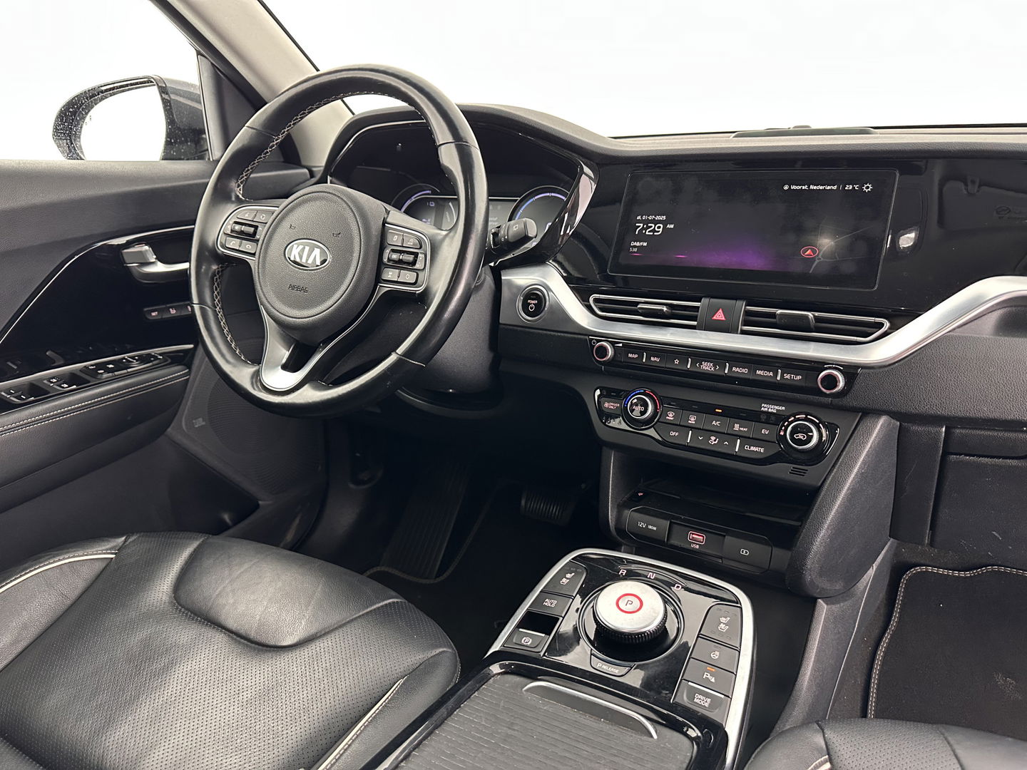 Kia e-Niro ExecutiveLine 64 kWh [ 3-Fase ] (INCL-BTW) Aut. *LUXURY-LEATHER | JBL-AUDIO | FULL-LED | NAVI-FULLMAP | DAB | ADAPT.CRUISE | CAMERA | MEMORY-PACK | LANE-ASSIST | CCS-FASTLOADER | KEYLESS | DIGI-COCKPIT | 17"ALU*